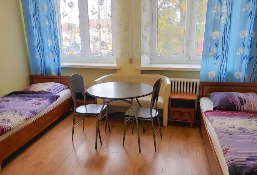 اتاق استاندارد با سرویس بهداشتی مشترک, Hostel Omega