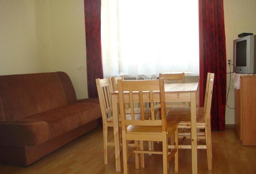 اتاق استاندارد چهار تخته, Hostel Omega