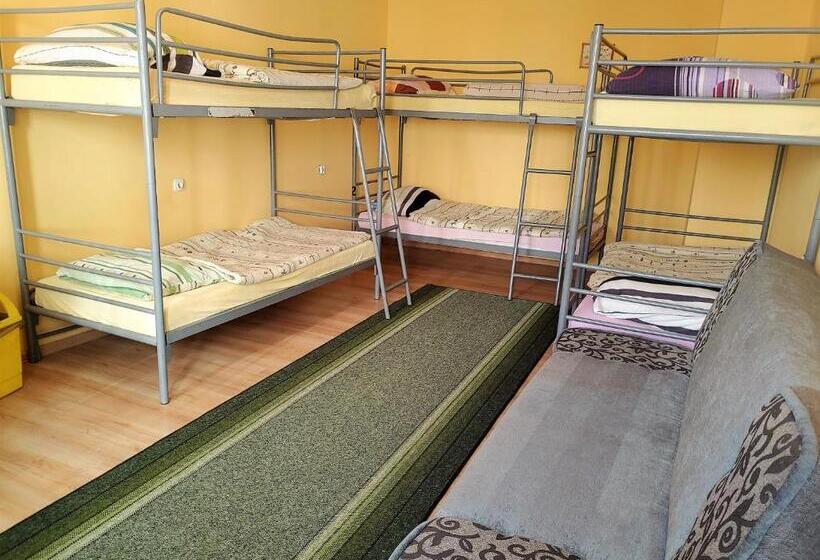 تختخواب در اتاق مشترک, Hostel Omega