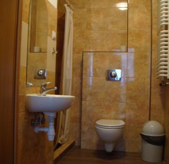 تختخواب در اتاق مشترک, Hostel Omega