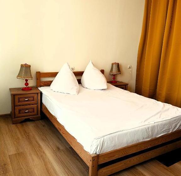 اتاق خانوادگی با سرویس بهداشتی مشترک, Hostel Omega