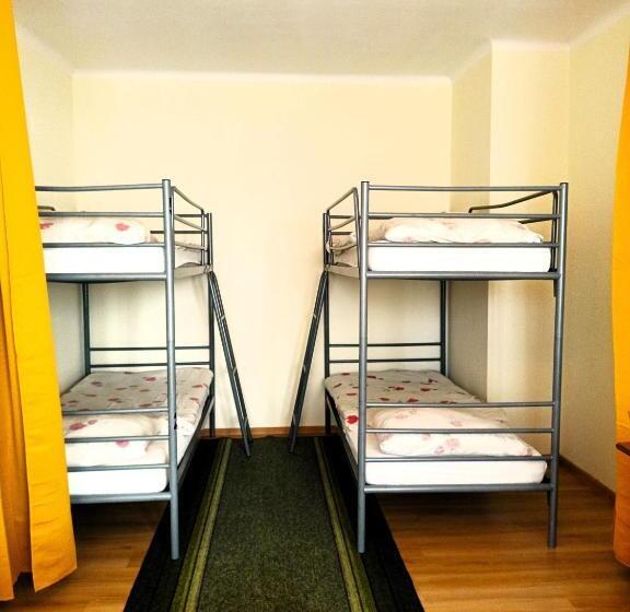 اتاق خانوادگی با سرویس بهداشتی مشترک, Hostel Omega