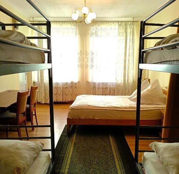 اتاق خانوادگی با سرویس بهداشتی مشترک, Hostel Omega