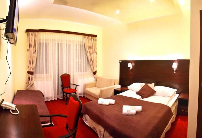 اتاق استاندارد سه نفره, Zefir Spa