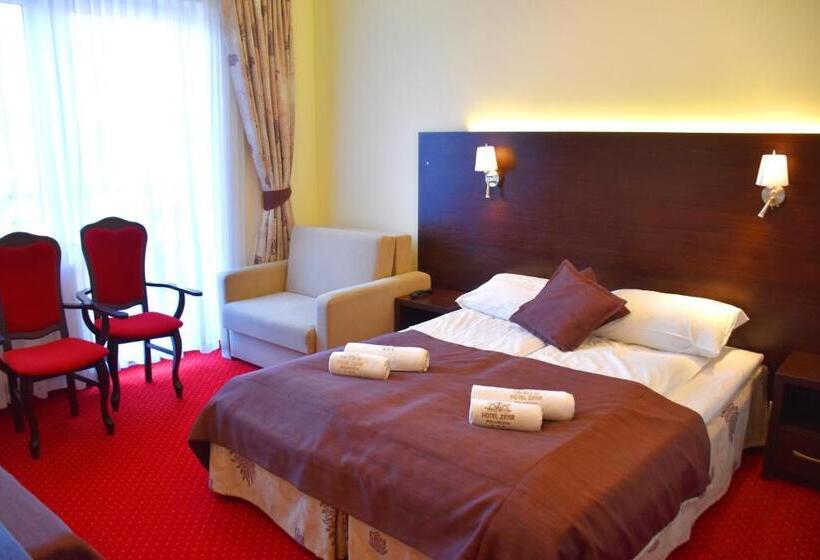 اتاق استاندارد سه نفره, Zefir Spa