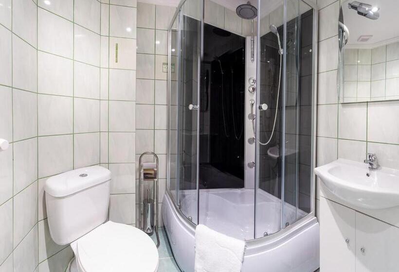 带花园景观的标准三人间, Magnat Inn & Sauna & Relax