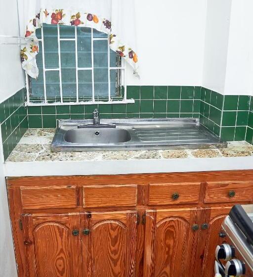 침실 2개 아파트, Titchfield Guest House