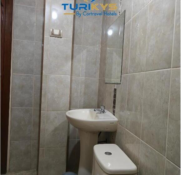 اتاق استاندارد, Turikys Churin