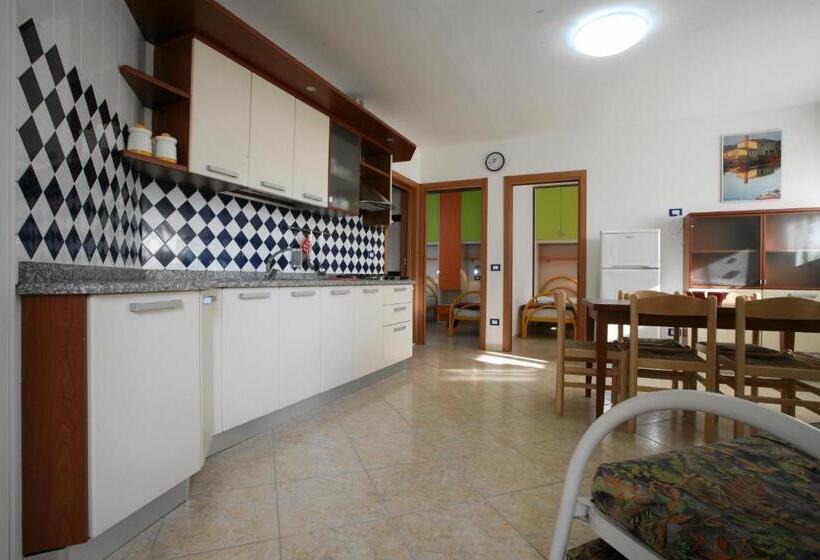 带1个卧室的顶楼公寓, Residence La Pigna