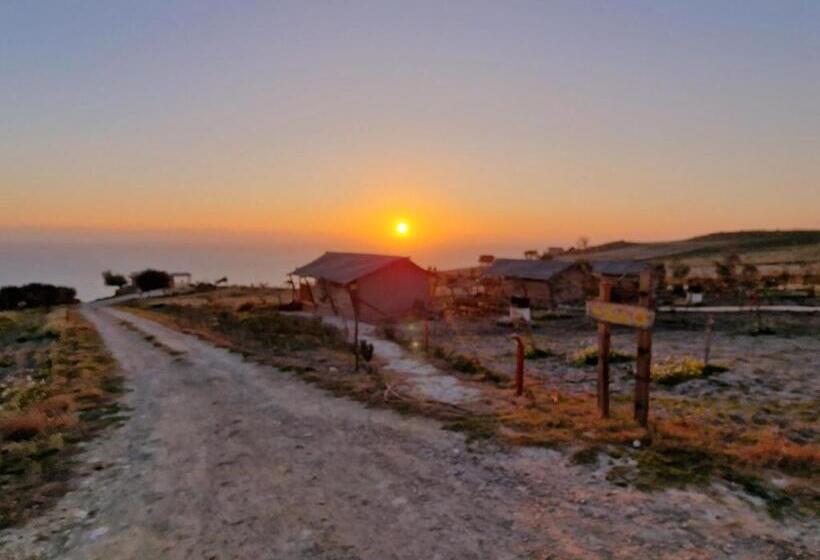 چادر با خدمات رفاهی استاندارد, Tendu  Punta Bianca Glamping Camp