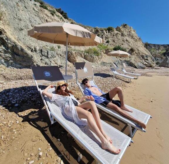 چادر با خدمات رفاهی استاندارد, Tendu  Punta Bianca Glamping Camp