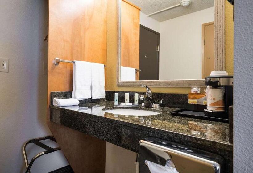 Номер Стандарт Адаптированный для Инвалидов, Quality Inn & Suites Silverdale Bangor Keyport