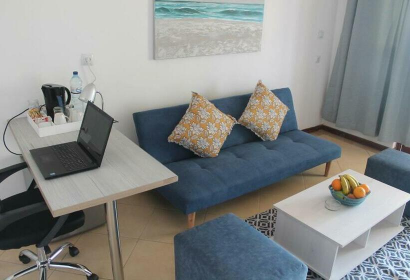 استودیوی استاندارد با چشم‌انداز دریا, Wharf Side Inn