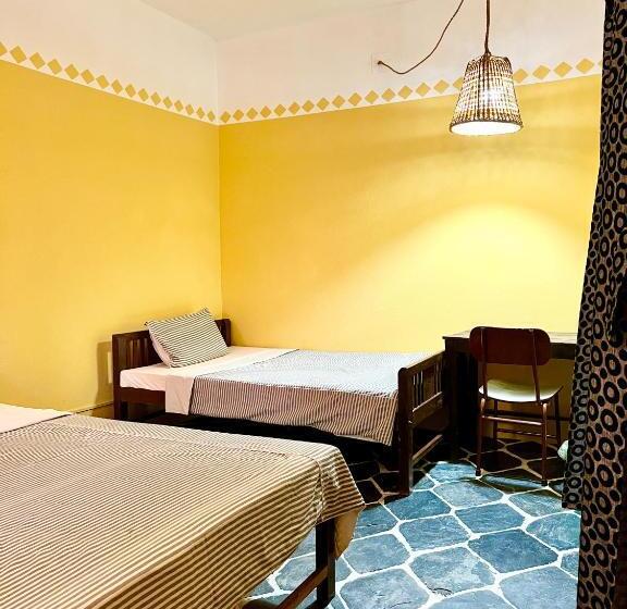 اتاق اکونومی, Paris Guest House
