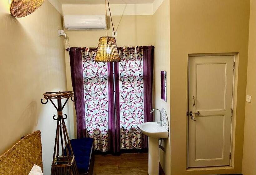 اتاق لوکس, Paris Guest House