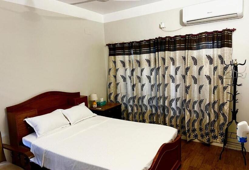 اتاق لوکس با بالکن, Paris Guest House