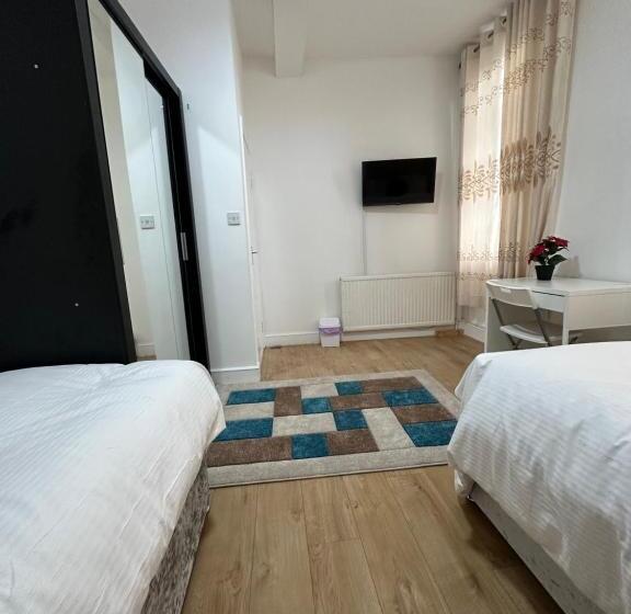 Семейный Номер Совместный Санузел, City Lodge Shadwell