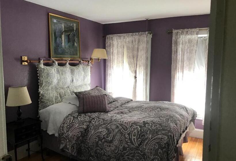 四人标准间, The Monadnock Inn