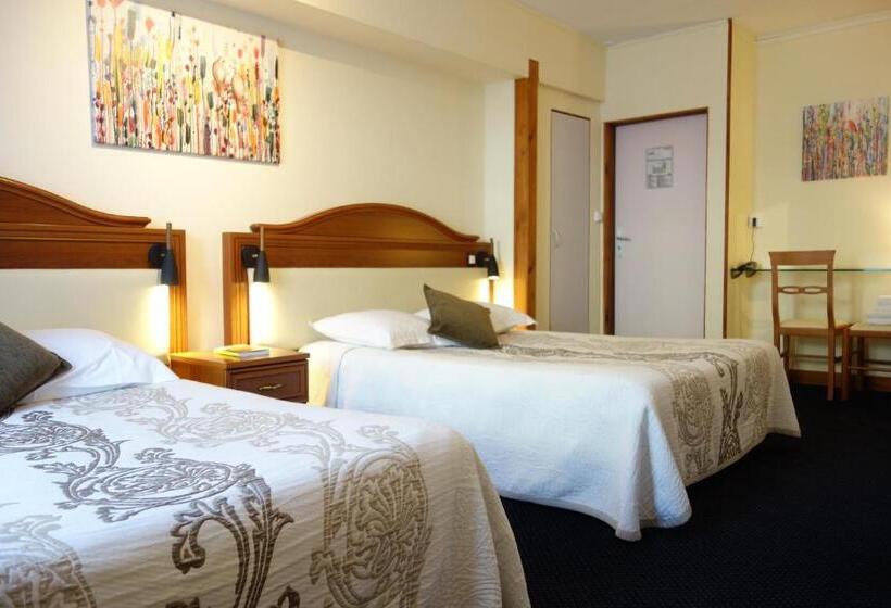 Четырехместный Номер Стандарт, Logis Hôtel Central