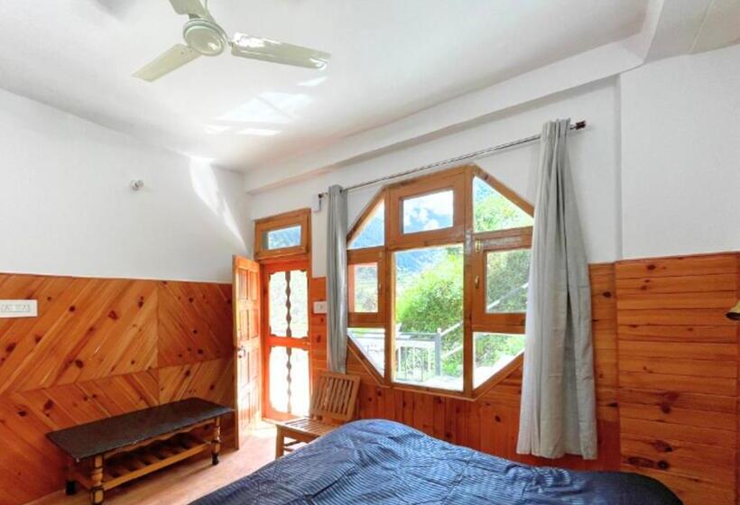디럭스 룸, Young Monk Hostel & Cafe Jibhi