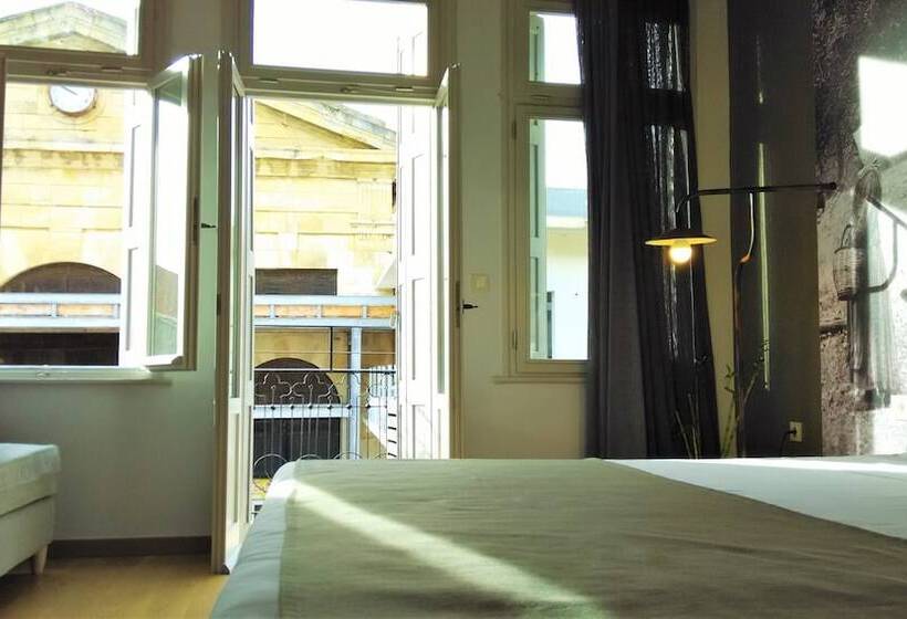 2 Bedroom Suite with Balcony, Elia Daliani