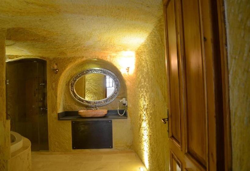 Camera Deluxe, Golden Cave Suites