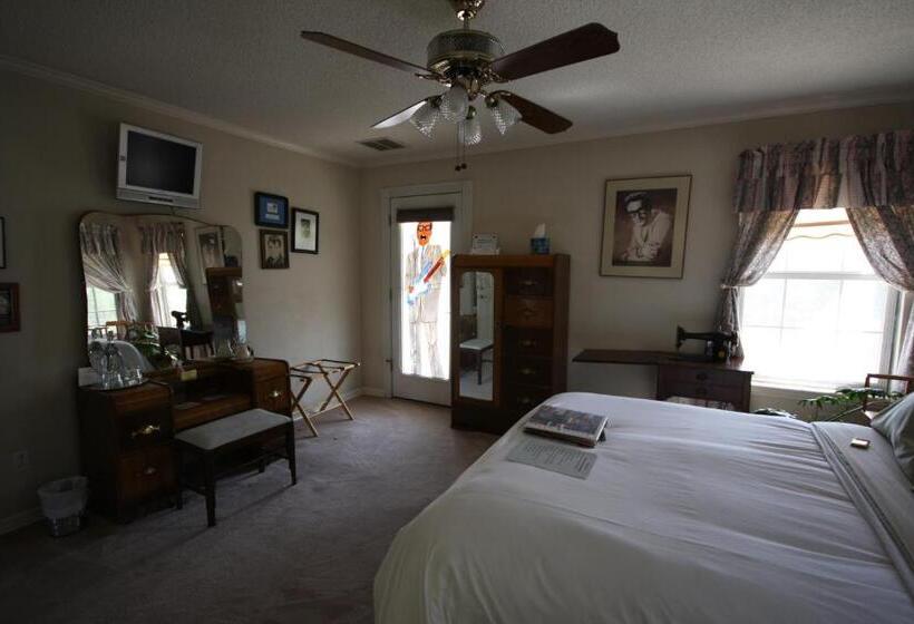 חדר סטנדרט עם מרפסת, Woodrow House Bed & Breakfast