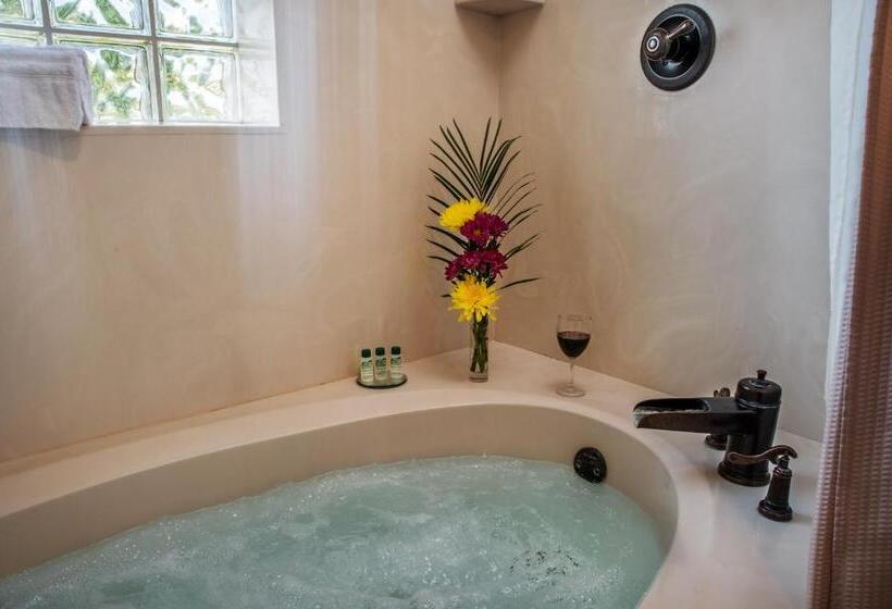 מיטת קינג בסוויטה, Woodrow House Bed & Breakfast