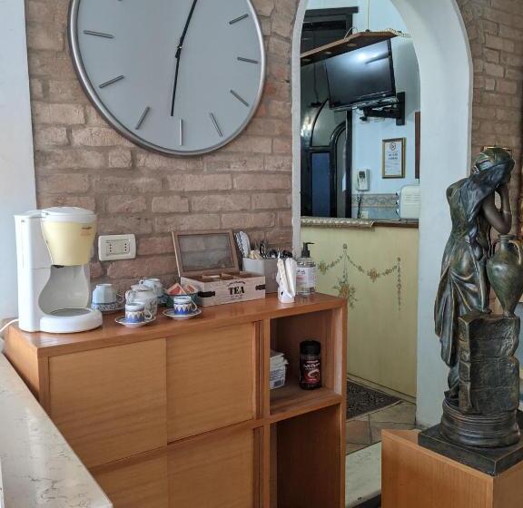 Economy Triple Room, D'elite Room & Breakfast