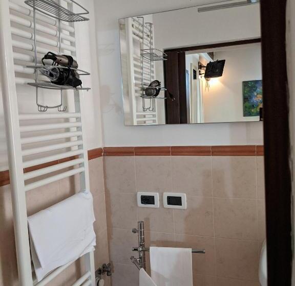 اتاق اکونومی, D'elite Room & Breakfast