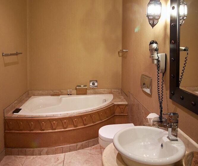 Family Suite, Royal Elephant Hotel & Conference Centre
