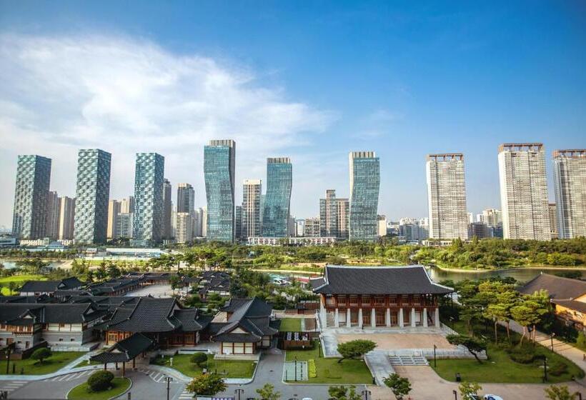 اتاق دلوکس با چشم‌انداز پارک, Songdo Central Park