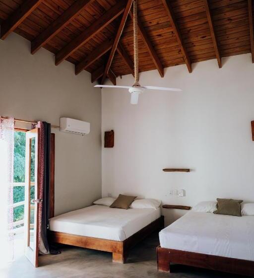 اتاق استاندارد چهار تخته, Residencia El Balata