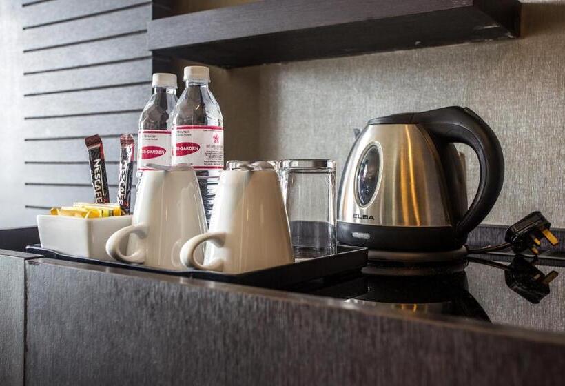 اتاق لوکس با تخت بزرگ, Swiss Garden Hotel Melaka