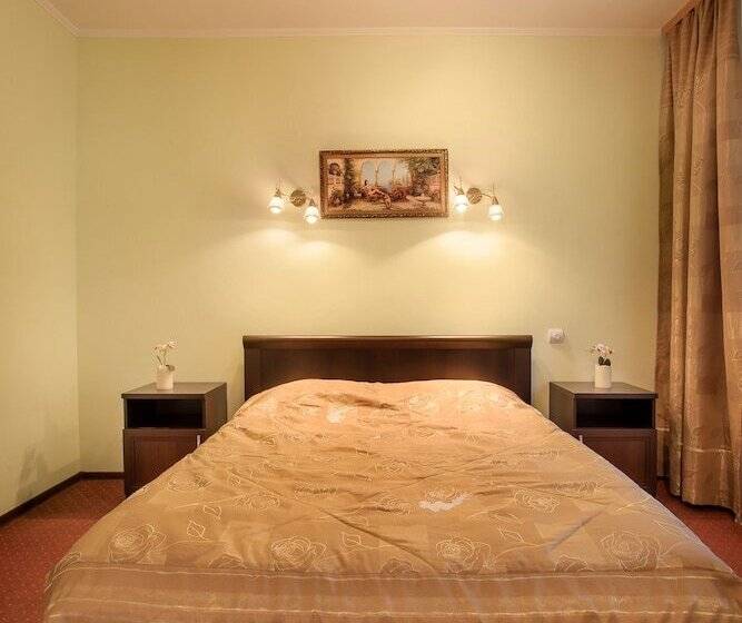 Junior Suite, Aist