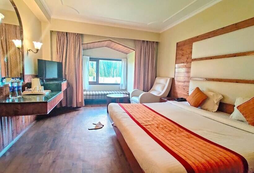 شقة ديلوكس غرفة واحدة, Royal Jardin Whistling Pines Resort
