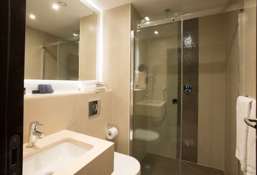 Номер Стандарт, St George S Hotel   Wembley