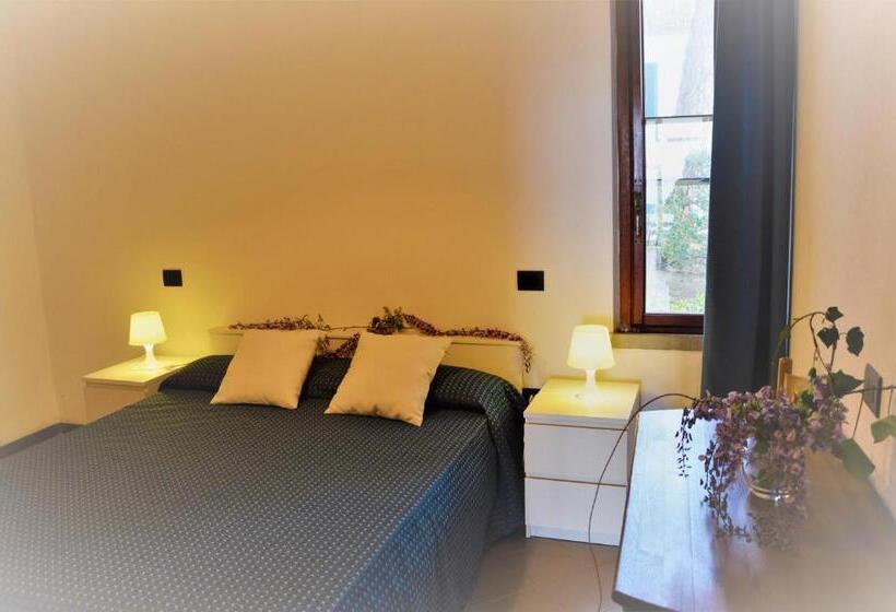 آپارتمان ممتاز دوخوابه رو به دریا, Baia Etrusca Resort