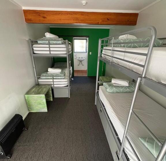 공동 객실, Peppertree Lodge & Backpackers