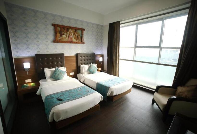 Номер Deluxe, The Byke Suraj Plaza Pure Veg, Thane