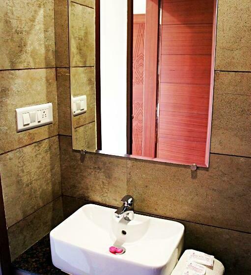 Quarto Deluxe, Uddhav Vilas A Family