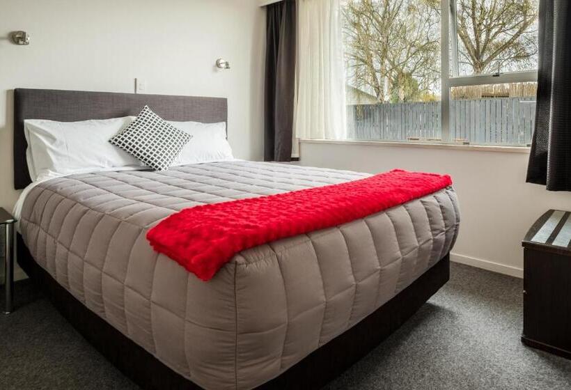 Семейный Номер, Esplanade Motels