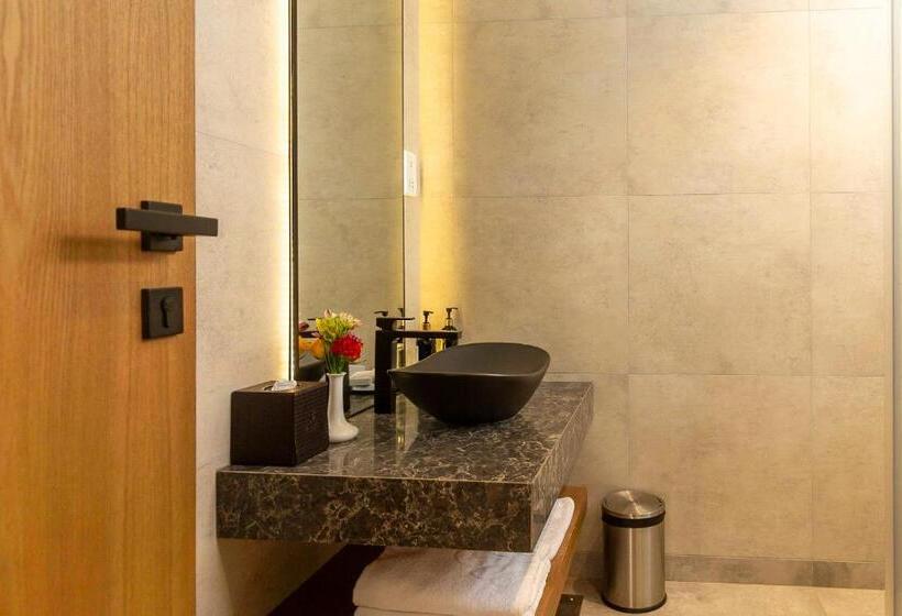 سوییت جونیور, Alba Hotel Meru
