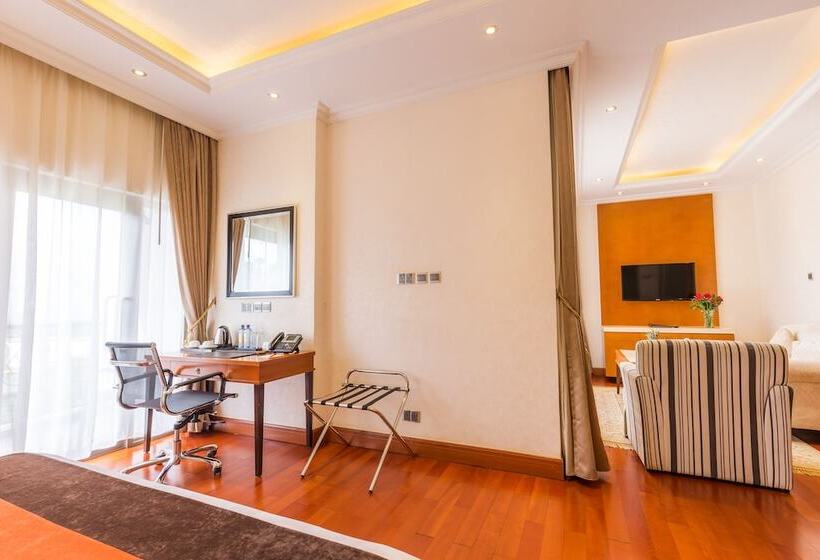 سوییت جونیور, Alba Hotel Meru