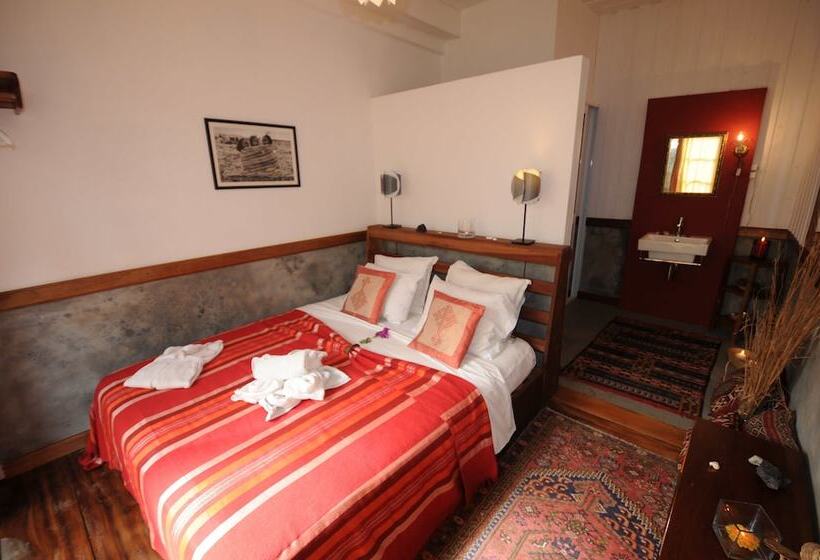 اتاق استاندارد, The Colonial Guest House