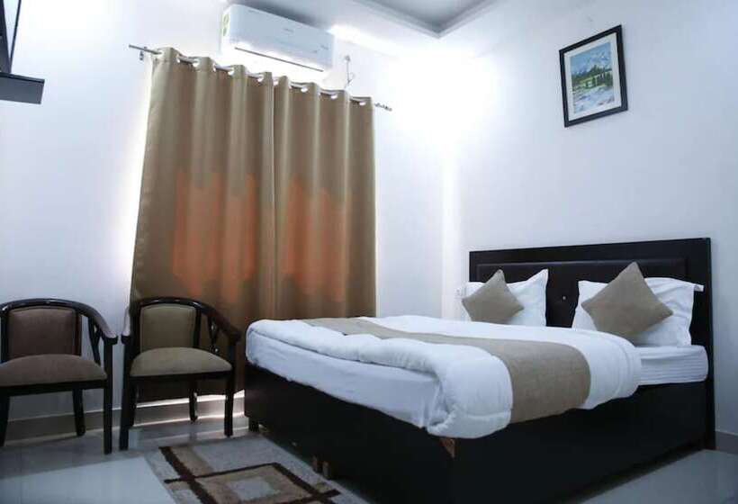 Номер Deluxe, Goroomgo Satya Dehradun