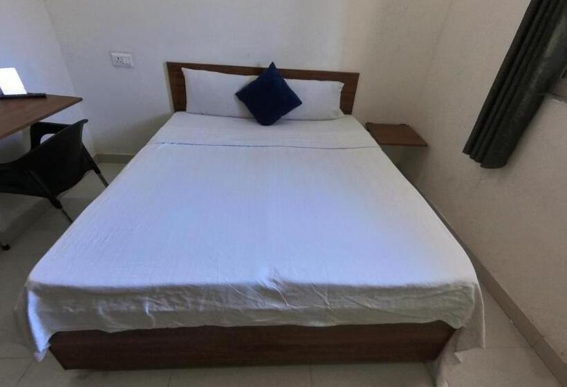 Номер Deluxe, Goroomgo Satya Dehradun