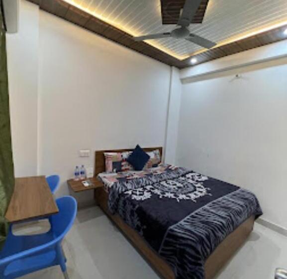 Номер Deluxe, Goroomgo Satya Dehradun