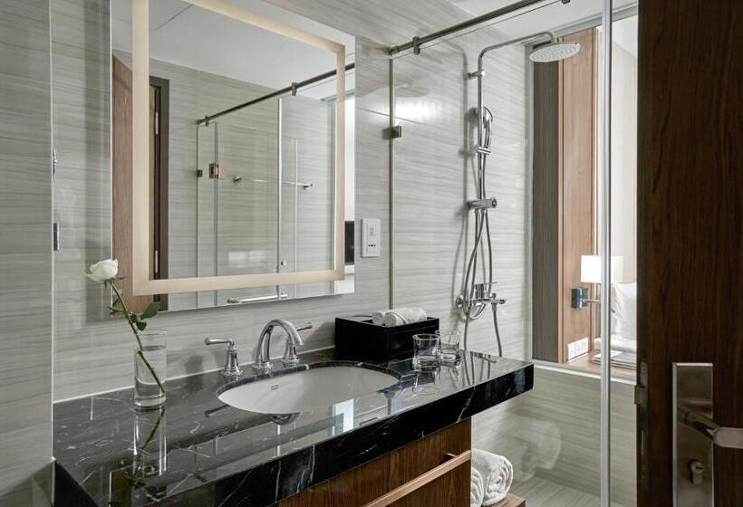 اتاق لوکس با بالکن, Capital Panorama Apartment