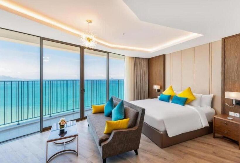 Deluxe Suite Sea View, Capital Panorama Apartment